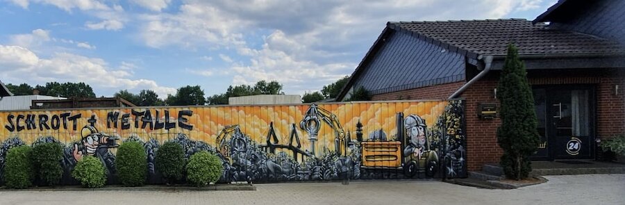 Das Eingangstor zum Platz von Metallankauf24